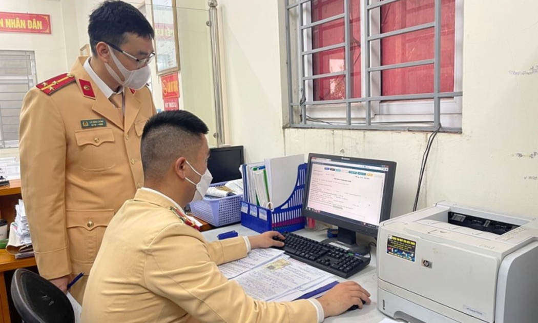 Từ ngày 21/5/2022, được đăng ký xe máy tại tại công an xã, xe ô tô tại công an huyện. Ảnh: sưu tầm