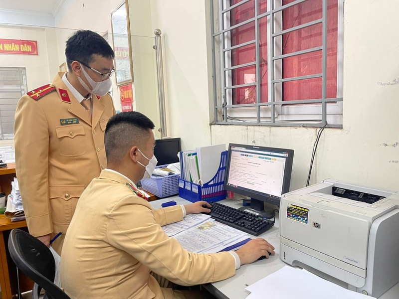 Từ ngày 21/5/2022, được đăng ký xe máy tại tại công an xã, xe ô tô tại công an huyện. Ảnh: sưu tầm