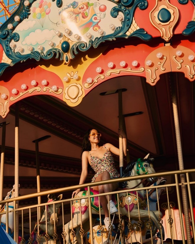 Khác hẳn với những khu vui chơi giải trí thông thường, Circus land mang đến một làn gió mới từ việc thổi hồn vào những “giấc mơ” trẻ thơ cho đến việc tạo ra nhiều khung cảnh như lạc vào thế giới cổ tích ngoài đời thực.