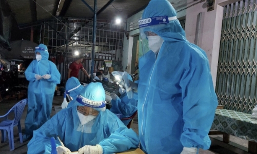 Bộ Y tế yêu cầu báo cáo tình trạng nhân viên y tế nghỉ việc 