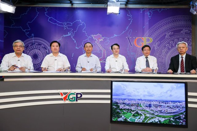 Đại diện các bộ, ngành và chuyên gia tham gia tọa đàm.