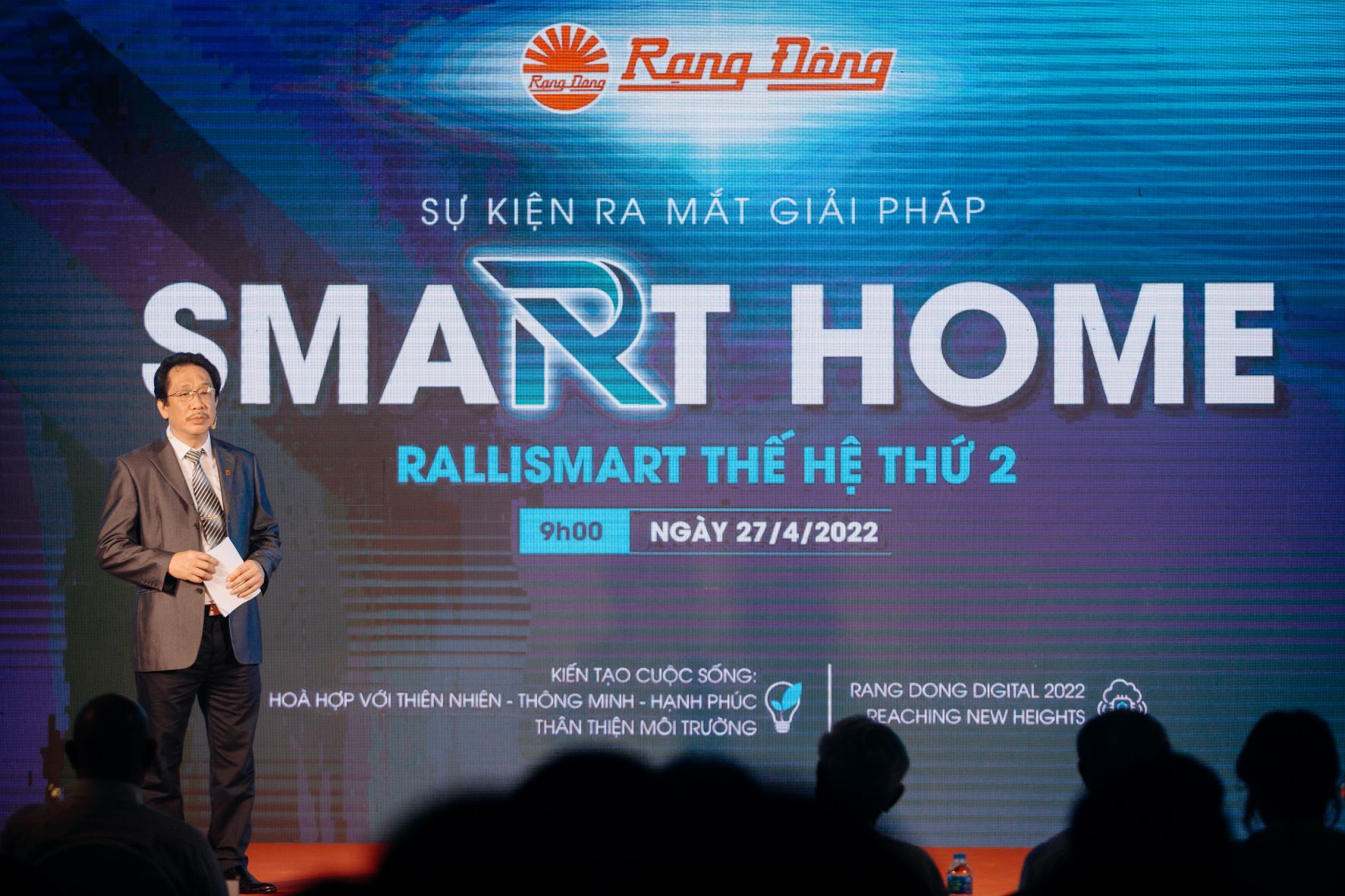 Ông Nguyễn Đoàn Kết - Phó Tổng giám đốc Công ty Cổ phần Bóng đèn Phích nước Rạng Đông phát biểu tại sự kiện.