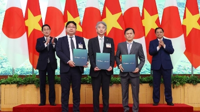 VPBank & SMBC sign MoU on boosting financial market