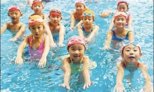 Đề xuất địa phương hỗ trợ, giảm giá vé học bơi cho học sinh