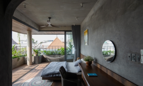 Ngôi nhà thô mộc như resort để thư giãn giữa TP.HCM