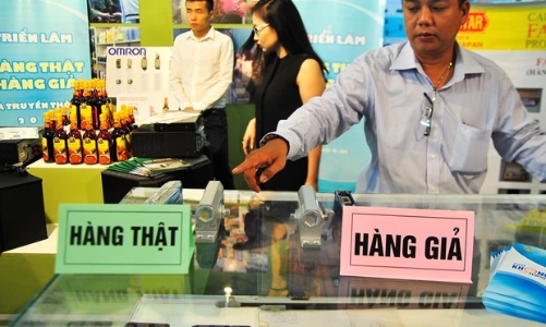 Nhiều người tiêu dùng Việt đang tiếp tay cho hàng giả?