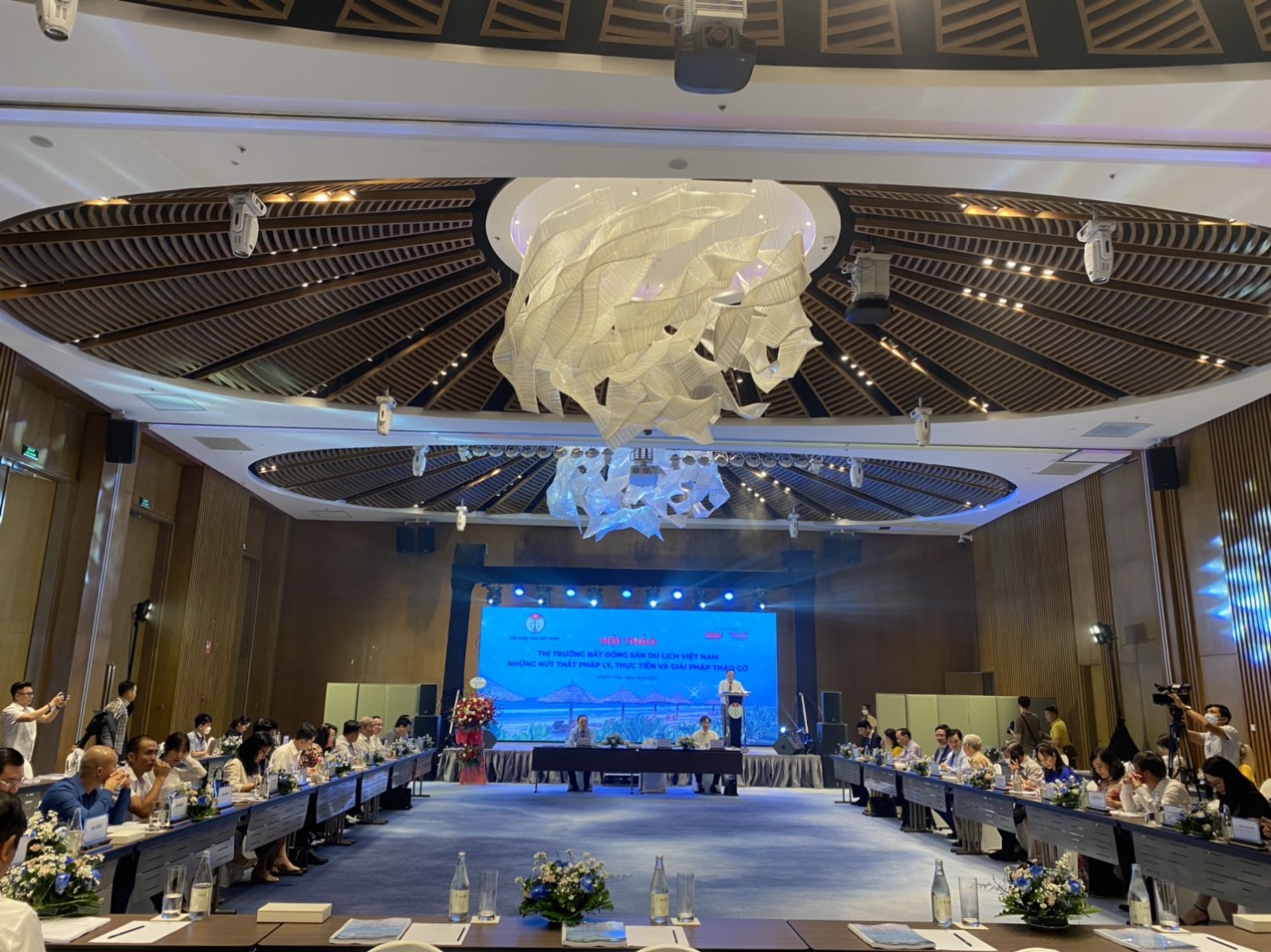 To&agrave;n cảnh hội thảo về thị trường bất động sản du lịch tại Kh&aacute;nh Ho&agrave; ng&agrave;y 6/5.