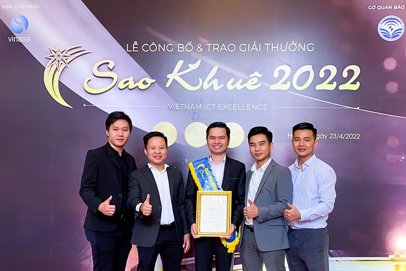 Đại diện của ViHAT tại buổi lễ Sao Khuê 2022.