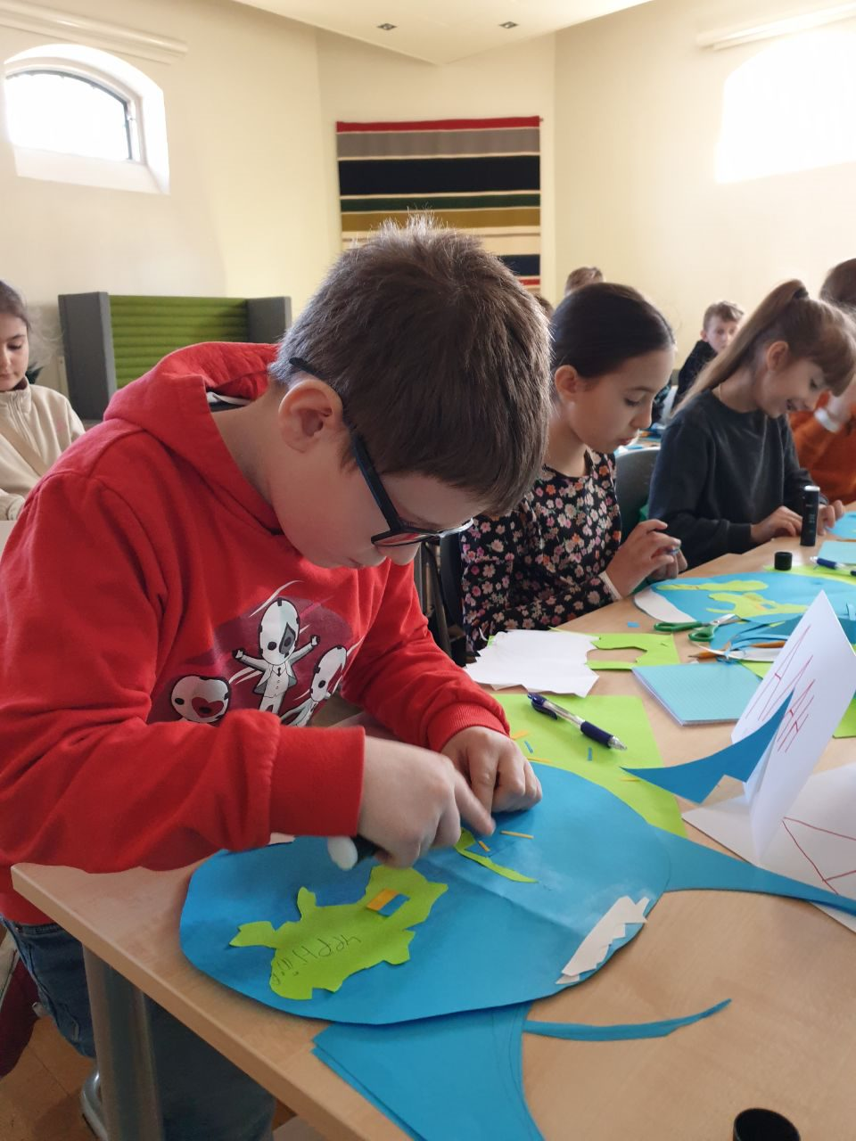 C&aacute;c lớp học đầu ti&ecirc;n ở trung t&acirc;m.