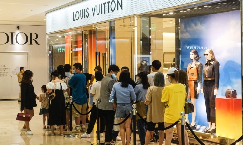 Gen Z khiến thị trường thời trang xa xỉ phải thay đổi