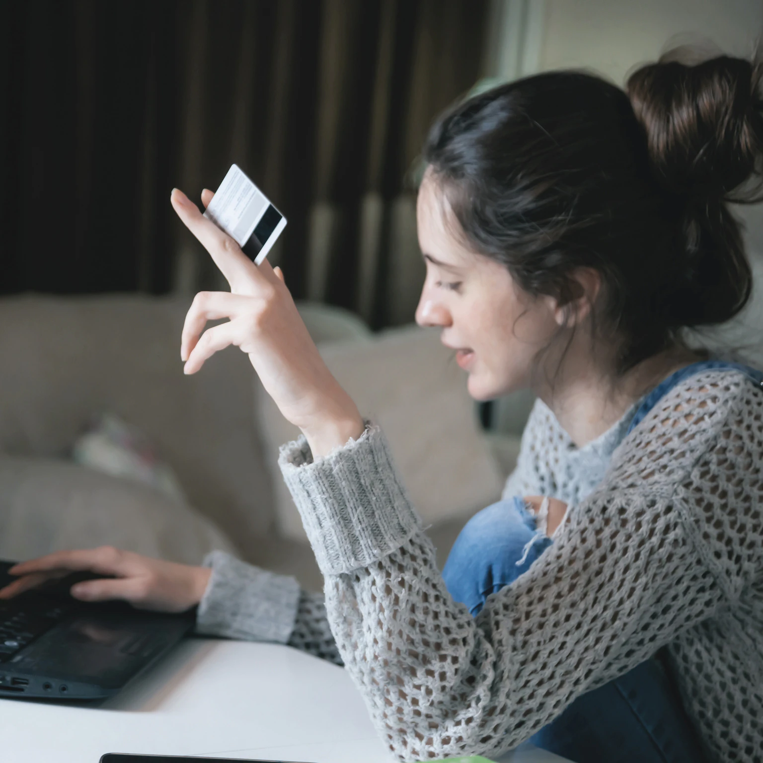 Gen Z thậm ch&iacute; c&ograve;n chi ti&ecirc;u nhiều hơn trước đại dịch khi vaccine đang khiến thế giới vận h&agrave;nh b&igrave;nh thường trở lại.