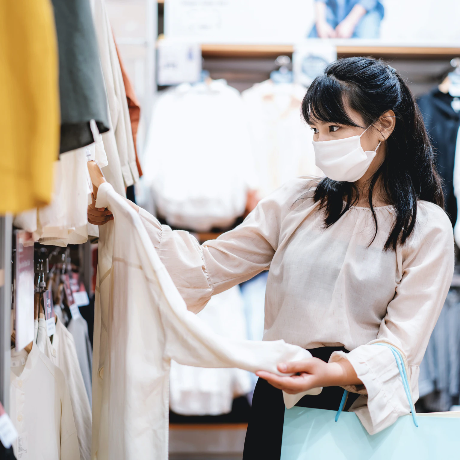 Gen Z sẽ tập trung hơn v&agrave;o nền kinh tế tuần ho&agrave;n v&agrave; sẽ mua những thứ c&oacute; thể b&aacute;n lại.