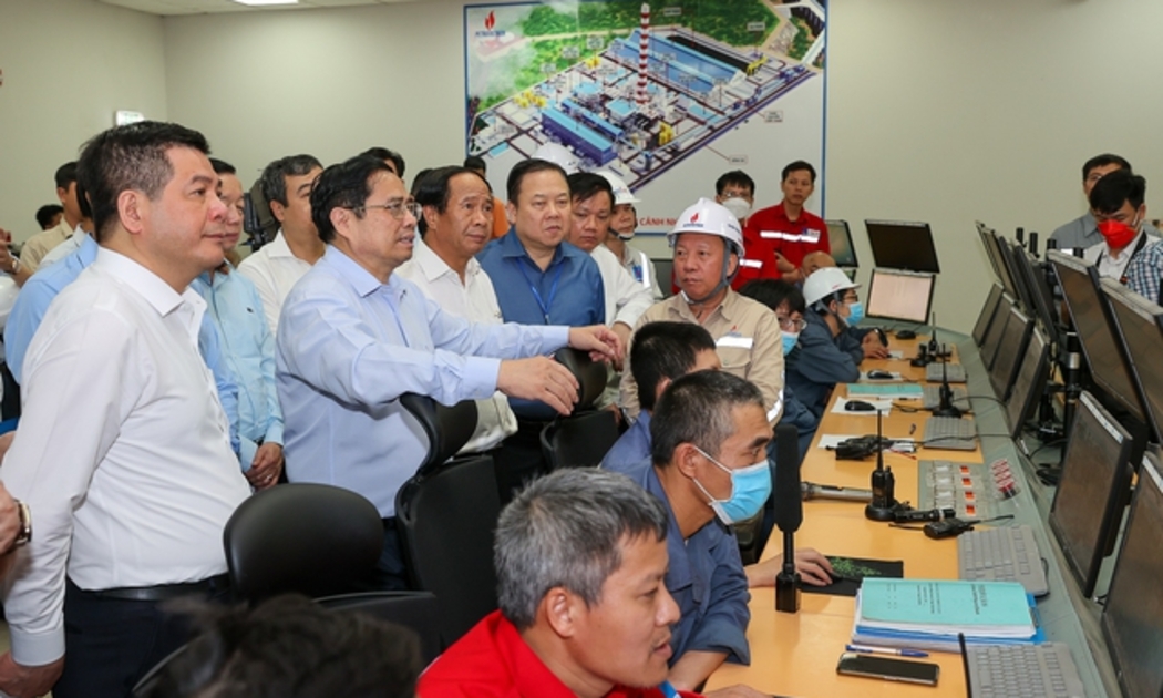Thủ tướng Phạm Minh Chính và đoàn công tác tới kiểm tra, làm việc tại dự án Nhiệt điện Thái Bình 2 (ảnh VGP)