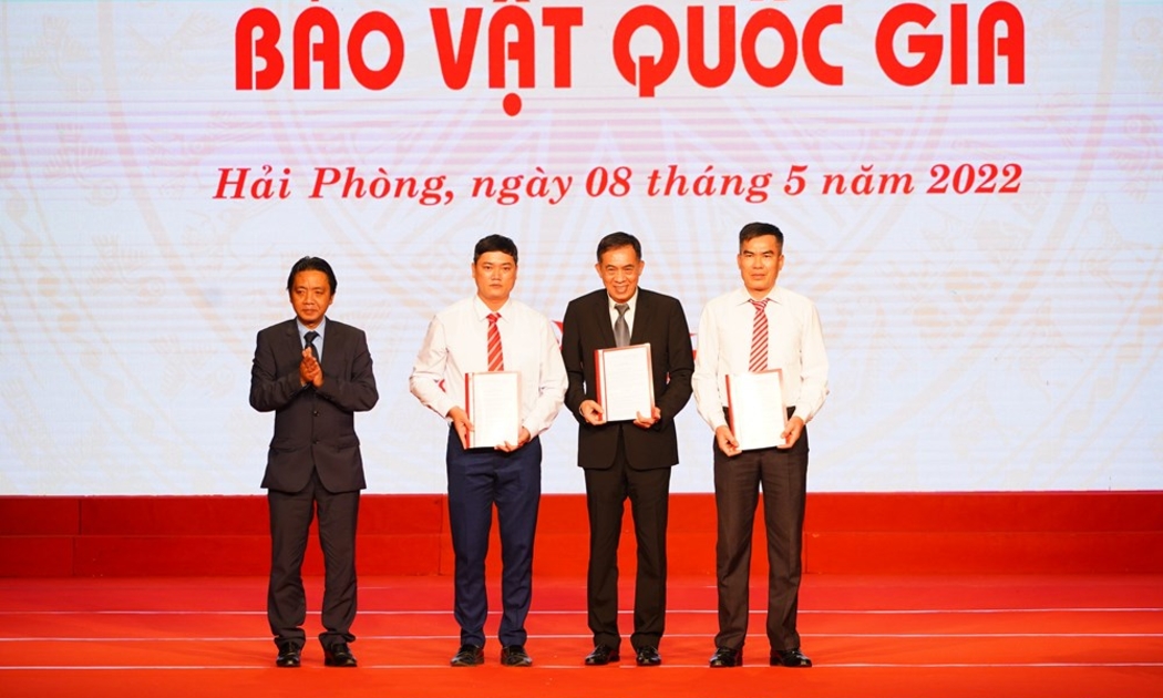 Lần đầu tiên 12 bảo vật quốc gia của Hải Phòng được trưng bày cho công chúng thăm quan, thưởng lãm