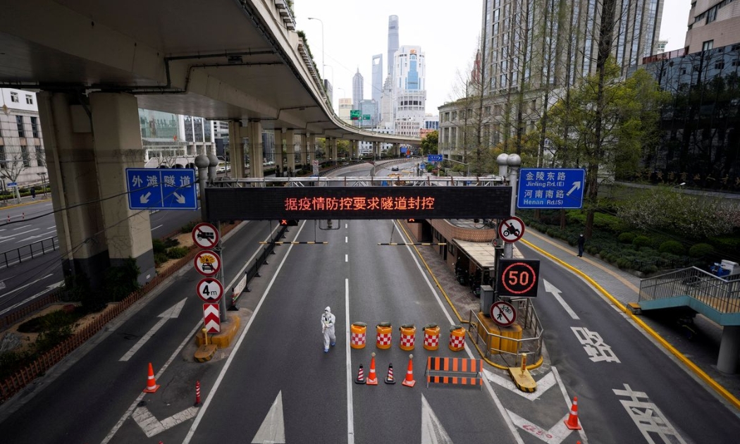 Thượng Hải đang phong toả để chống Covid - Ảnh: Reuters.