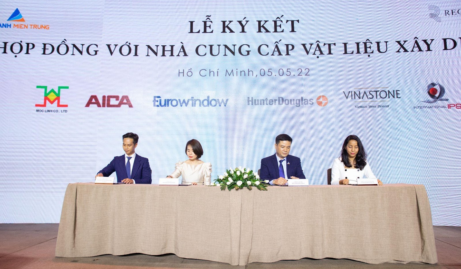 Lễ ký kết hợp đồng giữa Đất Xanh Miền Trung với các nhà cung cấp vật liệu xây dựng hàng đầu đã diễn ra vào ngày 5/5 vừa qua.