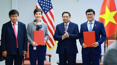 IFC & HDBank sign MoU on supporting SMEs