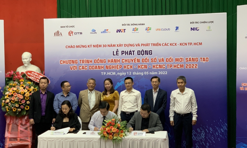 Hiệp hội các Doanh nghiệp Khu công nghiệp TP.HCM (HBA) tiến hành ký kết hợp tác chiến lược với Liên minh Chuyển đổi số (DTS) và Nền tảng kết nối đổi mới sáng tạo BambuUP sáng 12/5.