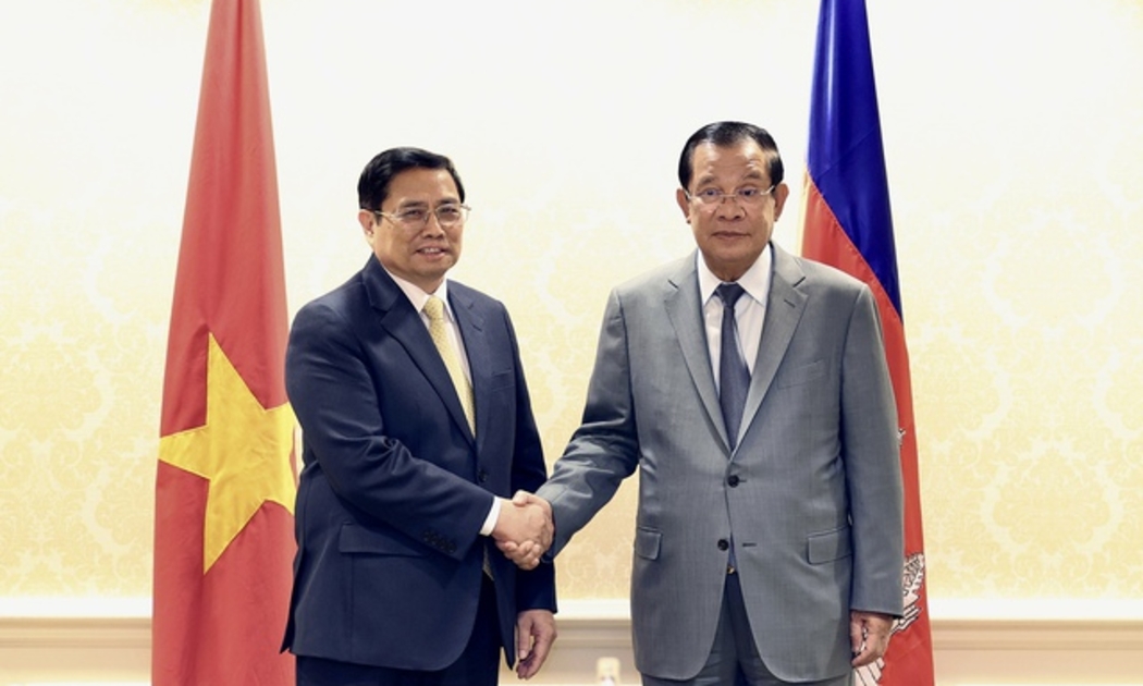 Thủ tướng Phạm Minh Chính và Thủ tướng Campuchia Hun Sen - Ảnh: VGP