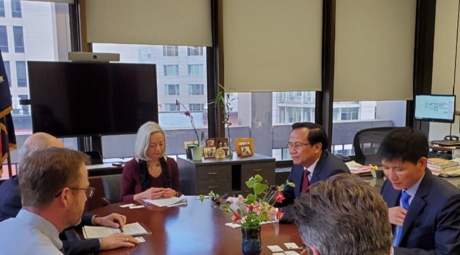 Hai Bộ Lao động - Thương binh v&agrave; X&atilde; hội Việt Nam v&agrave; Bộ Lao động Hoa Kỳ trao đổi hợp t&aacute;c. Ảnh - MOLISA.&nbsp;