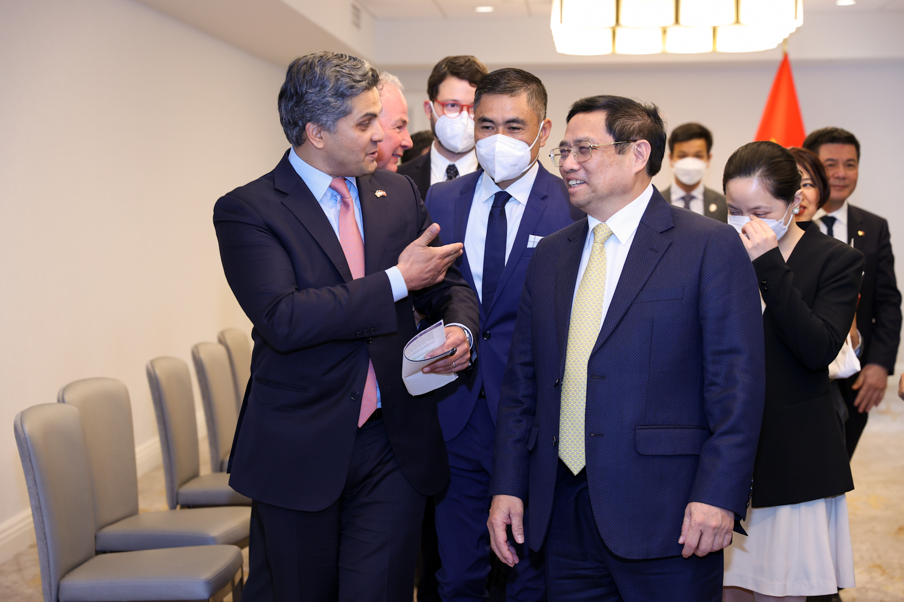 Thủ tướng trao đổi với lãnh đạo một tập đoàn của Hoa Kỳ trong lĩnh vực năng lượng - Ảnh: VGP