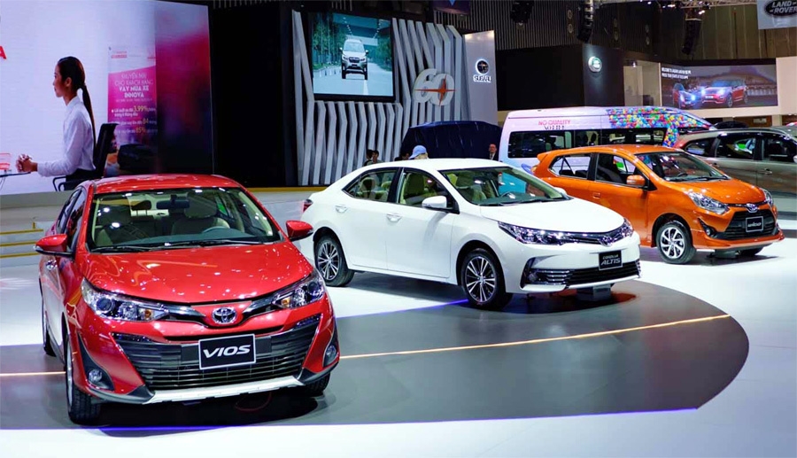  Các mẫu xe cả lắp ráp lẫn nhập khẩu của Toyota đều tăng giá, trong đó xe lắp ráp tăng từ 5-6 triệu đồng còn xe nhập khẩu tăng mạnh hơn, từ 16-40 triệu đồng.