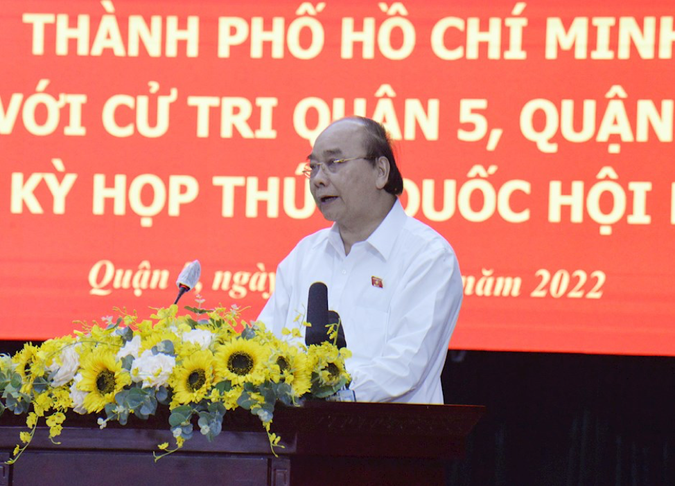 Chủ tịch nước Nguyễn Xuân Phúc phát biểu tại buổi tiếp xúc cử tri - Ảnh: ĐN.  