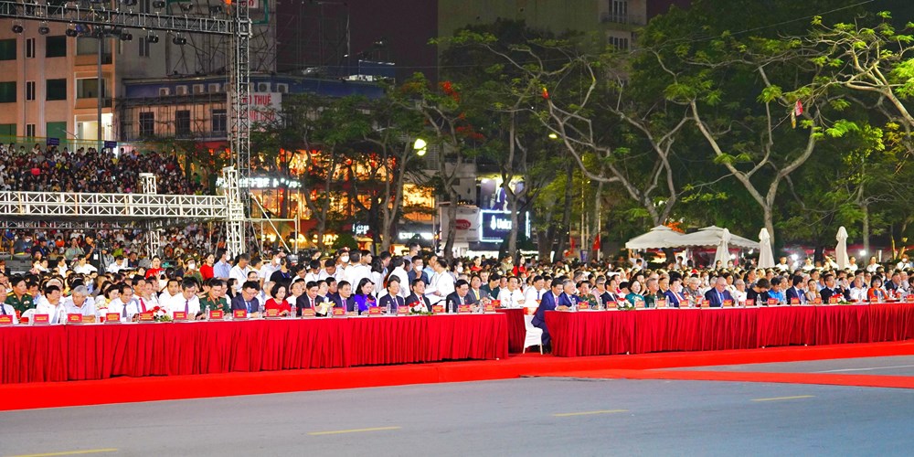 Chương trình khai mạc lễ hội Hoa phượng đỏ  2022 diễn ra trọn vẹn, không gặp bất lợi về thời tiết. 