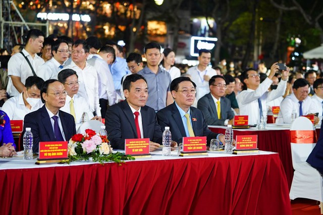 Chủ tịch Quốc hội Vương Đình Huệ dự Lễ hội hoa Phương đỏ - Hải Phòng 2022
