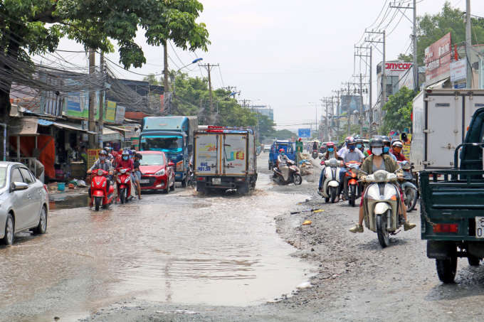 Đường Lương Định Của được khởi công nâng cấp cải tạo vào tháng 4/2015 và đến nay sau 7 năm vẫn còn nhếch nhác, dang dở...