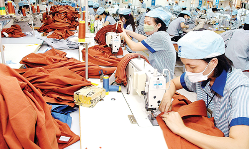 Doanh nghiệp dệt may: “Xanh hóa” hay sẽ bị tụt lại phía sau?