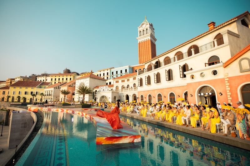 Show diễn Fashion Voyage #3 - Chasing the sun đ&aacute;ng nhớ ghi dấu ấn 4 m&ugrave;a lễ hội tại Ph&uacute; Quốc. Ảnh Sun Property.