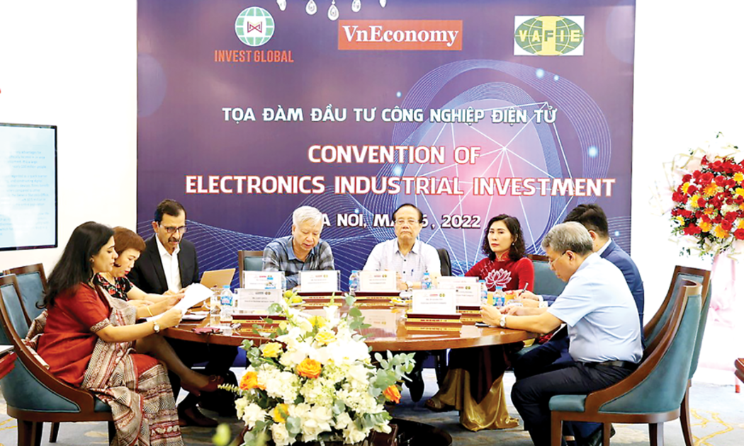 Tọa đàm “Đầu tư công nghiệp điện tử” doTạp chí Kinh tế Việt Nam/VnEconomy phối hợp với Hiệp hội Doanh nghiệp Đầu tư nước ngoài (VAFIE), Invest Global tổ chức.