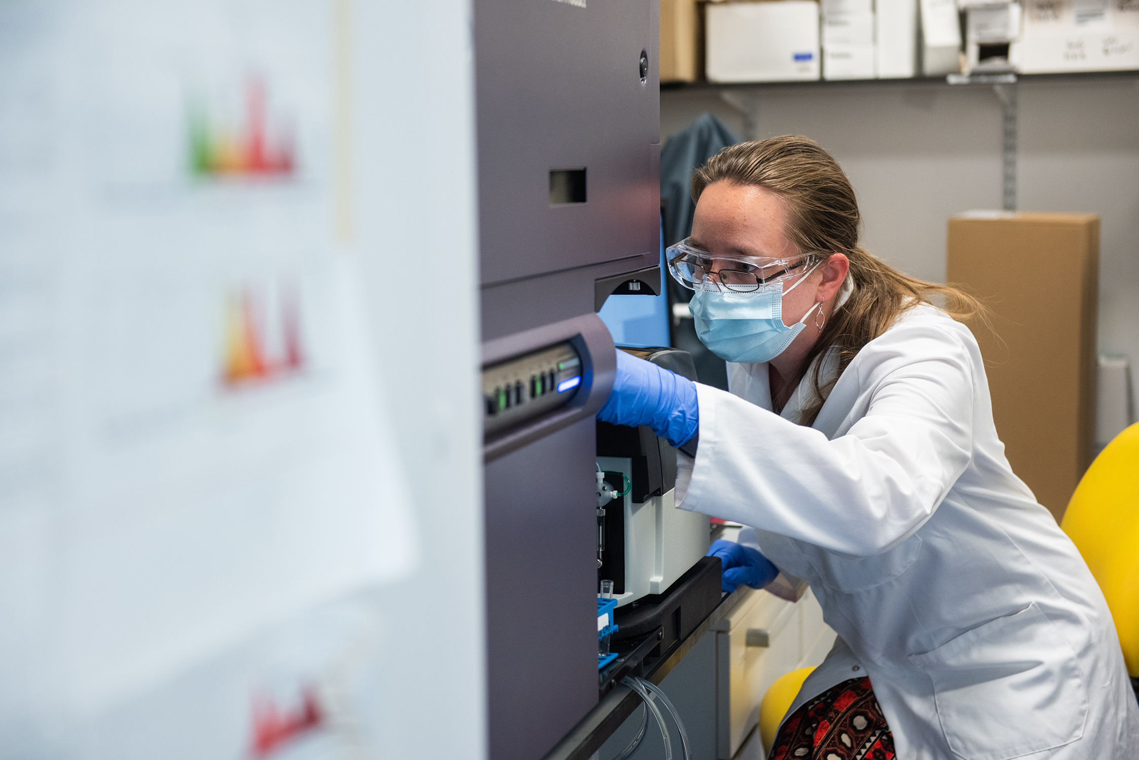 Vaccine sẽ giảm dần hiệu lực theo thời gian trong khi c&aacute;c biến thể mới th&igrave; tiến h&oacute;a mỗi ng&agrave;y.