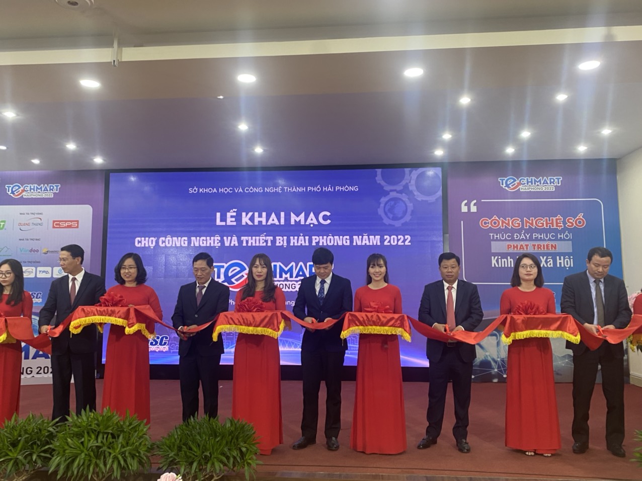 Lễ khai trương Hội chợ công nghệ và thiết bị tại Hải Phòng