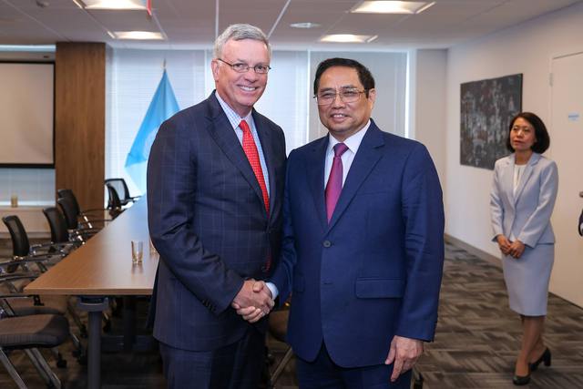 Thủ tướng tiếp &ocirc;ng Alfred Kelly, Chủ tịch v&agrave; Gi&aacute;m đốc điều h&agrave;nh Visa. Ảnh - VGP.&nbsp;