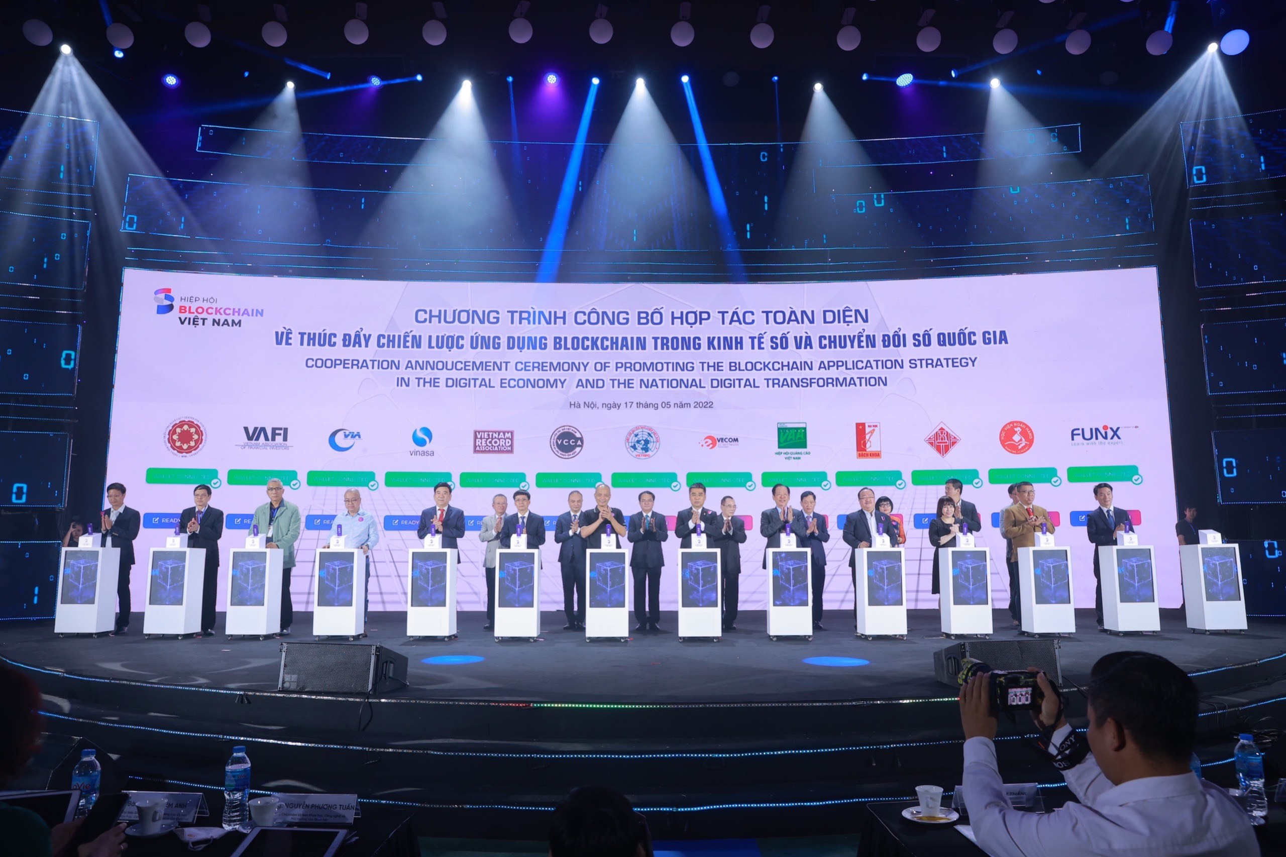 Hiệp hội Blockchain Việt Nam sẽ giữ một vai trò vô cùng quan trọng, là chất keo kết dính để thúc đẩy cả ngành blockchain phát triển, tạo ra những giá trị bền vững cho đất nước...