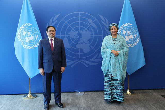 Thủ tướng Chính phủ Phạm Minh Chính gặp Phó Tổng Thư ký Liên Hợp Quốc Amina Mohammed. Ảnh - VGP. 