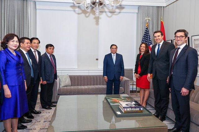 Thủ tướng gặp gỡ Ban lãnh đạo Sàn giao dịch chứng khoán New York. Ảnh - VGP.
