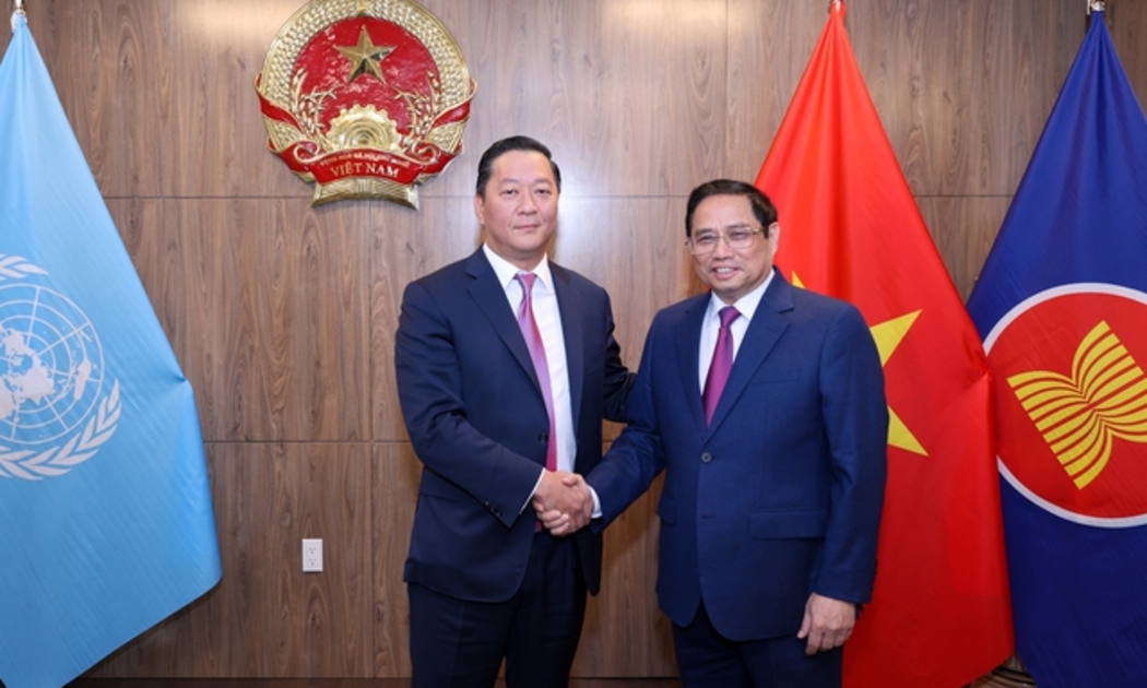 Thủ tướng Phạm Minh Chính và Tổng Giám đốc KKR Joseph Bae - Ảnh - VGP.