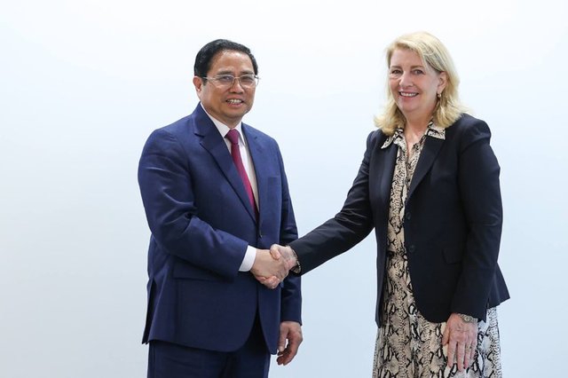 Thủ tướng tiếp Giám đốc điều hành Quỹ Nhi đồng LHQ (UNICEF) Catherine RusselChính. Ảnh - VGP. 