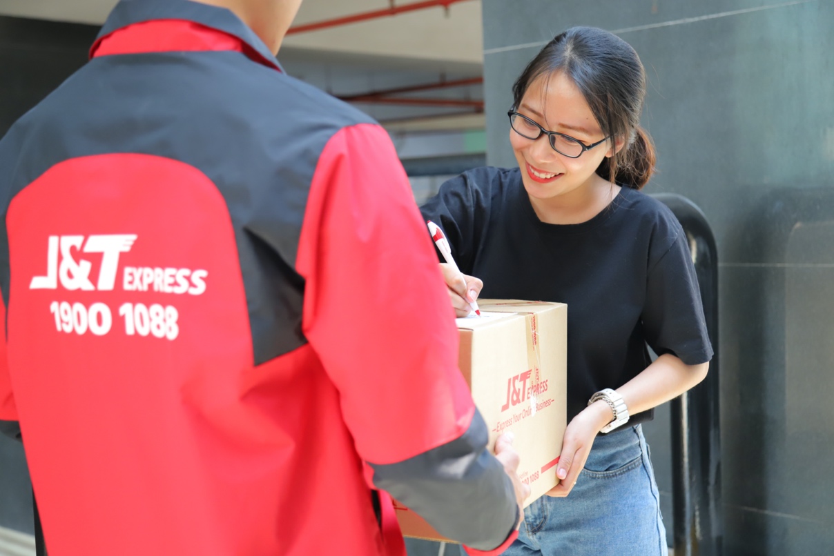 Chuyển phát nhanh đang dần trở thành “tâm điểm” của các nhà đầu tư.