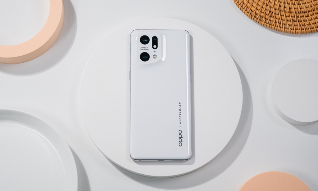 Thiết kế đậm chất “tương lai” từ OPPO Find X5 Pro.