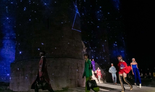 BST Gucci Resort 2023: khám phá vũ trụ bằng thời trang