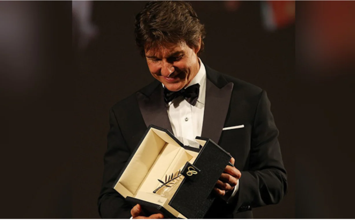 Tom Cruise được ban tổ chức LHP Cannes trao giải Cành Cọ Vàng danh dự ngay sau buổi công chiếu Top Gun: Maverick.