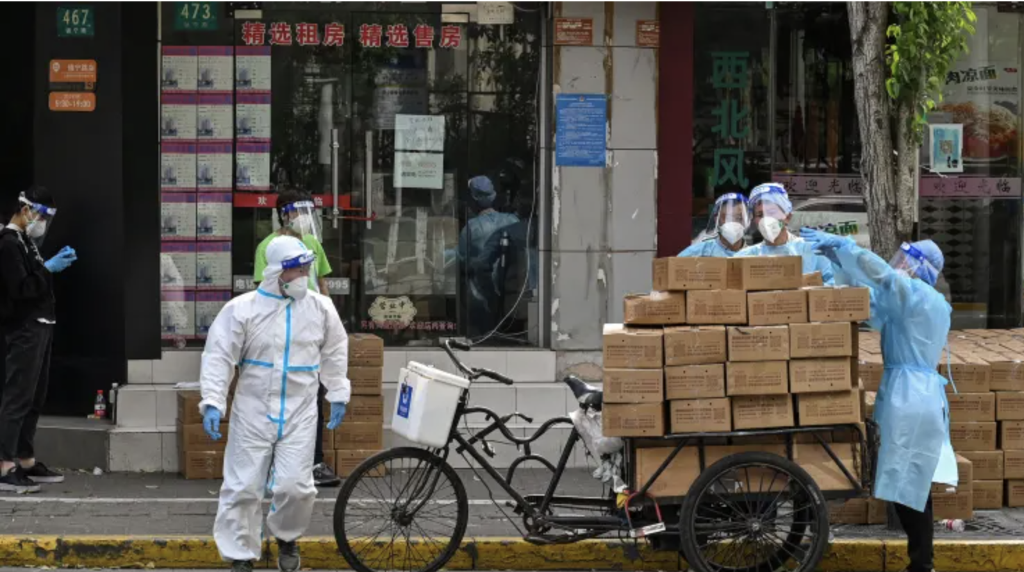 Từ tháng 3 đến nay, Trung Quốc đại lục trải qua đợt bùng dịch Covid nghiêm trọng nhất trong 2 năm - Ảnh: Getty/CNBC.