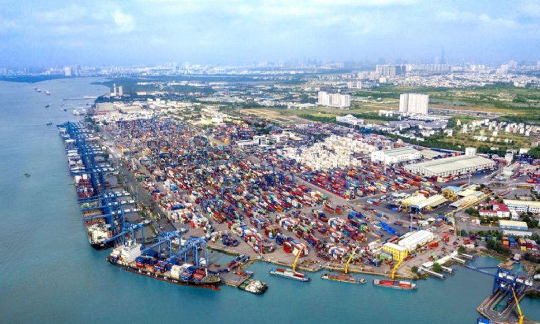 Cảng Cát Lái, TP HCM đón khoảng 3 triệu xe tải mỗi năm, vì vậy tình trạng ùn tắc xảy ra khá thường xuyên