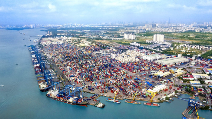 Cảng Cát Lái, TP HCM đón khoảng 3 triệu xe tải mỗi năm, vì vậy tình trạng ùn tắc xảy ra khá thường xuyên