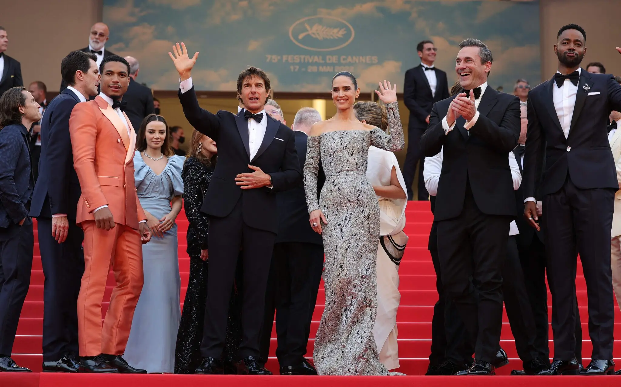 Ban tổ chức li&ecirc;n hoan phim Cannes t&ocirc;n vinh bộ phim của điện ảnh Mỹ về chủ đề kh&ocirc;ng qu&acirc;n, c&ocirc;ng nghệ m&aacute;y bay chiến đấu bằng tiết mục đặc biệt n&agrave;y.