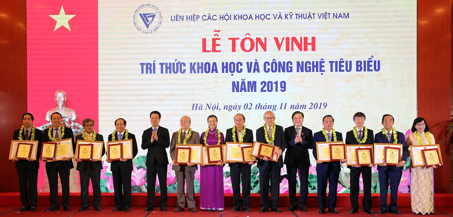 Lễ tôn vinh trí thức khoa học công nghệ tiêu biểu năm 2019. 